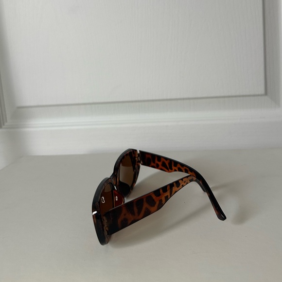 Tortoise sunglasses - Picture 3 of 3